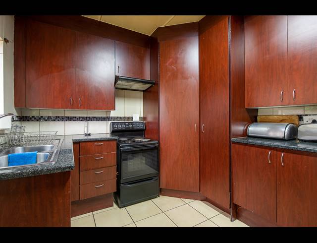 3 BEDROOM FREEHOLD FOR SALE IN DINWIDDIE